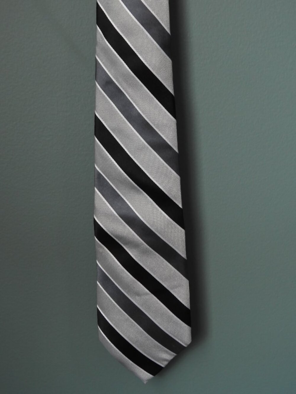 3/$15 Express Black and Gray Design Men's Business Tie